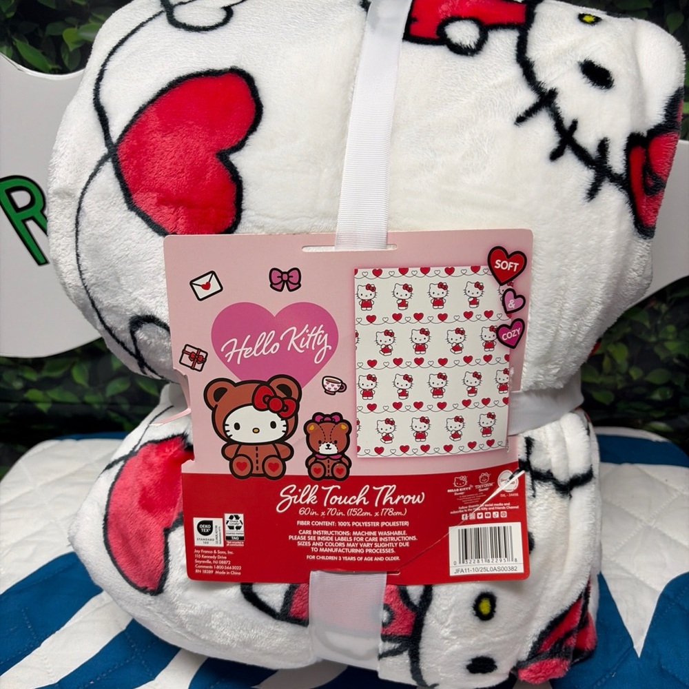 Hello Kitty White and Red Silk Touch Throw Blanket